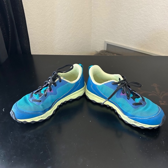 Peregrine 11 Shield Trail - Running Shoes-Kids Size 4.5M - Picture 6 of 10